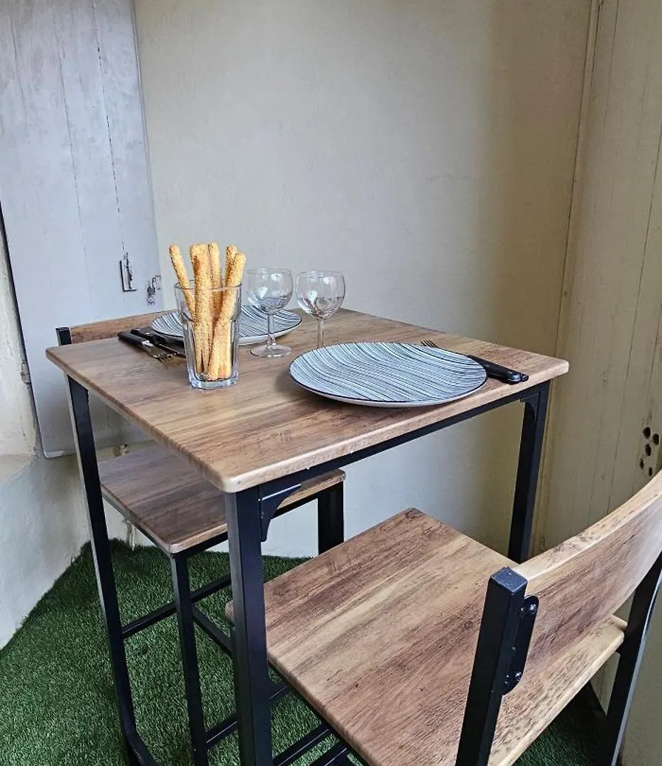 T2 Chambre Miroir Jardin Et Parking Prive Marseille France