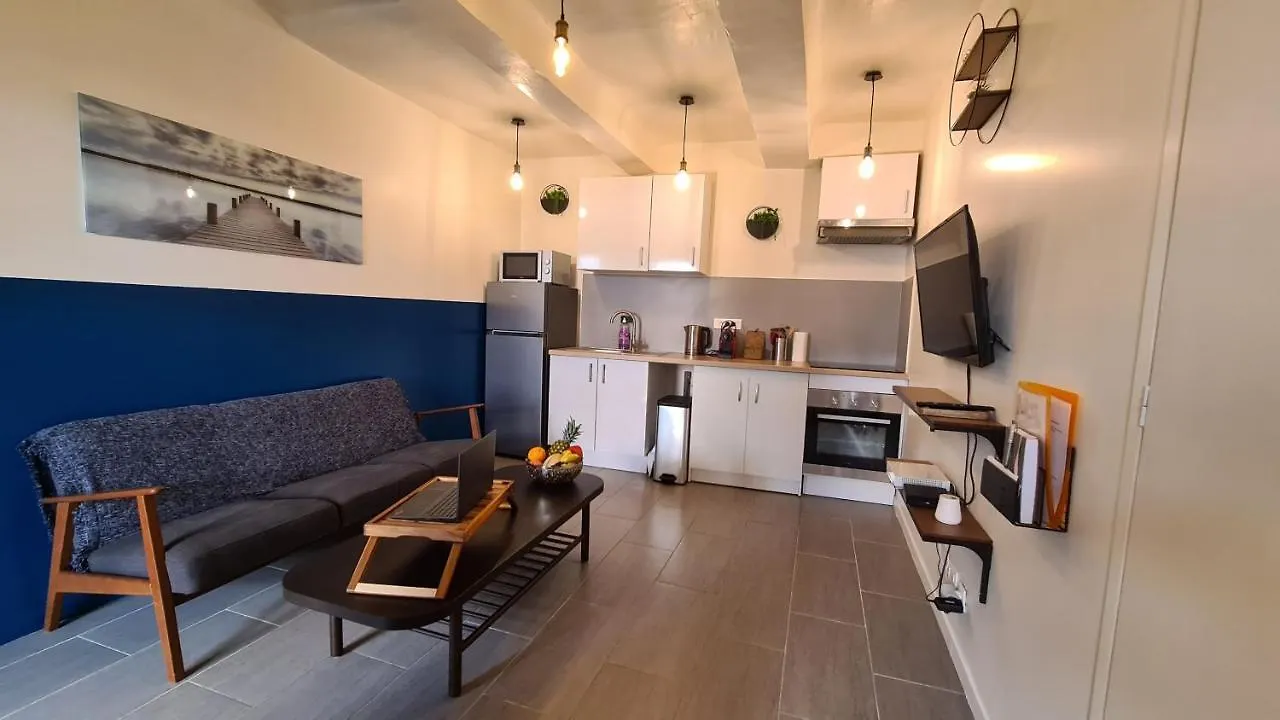 T2 Chambre Miroir Jardin Et Parking Prive Marseille 0*,  Francie