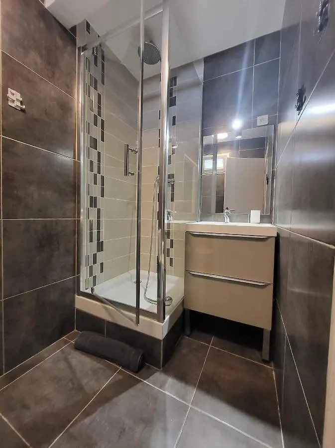 Apartment T2 Chambre Miroir Jardin Et Parking Prive Marseille
